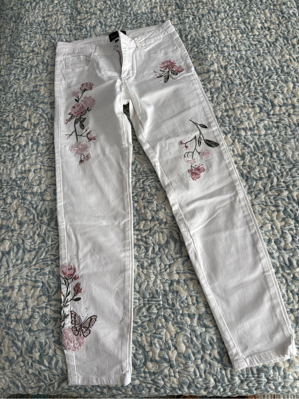 Frank Lyman Design White Skinny Jeans with Pink Floral & Butterfly Accents